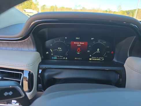 Used 2022 Lincoln Nautilus Reserve image 18