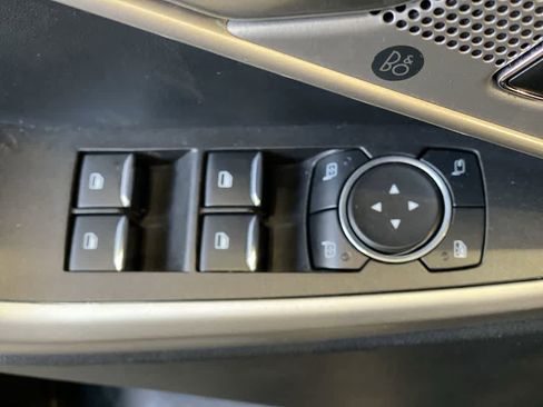 Used 2023 Ford Explorer Limited image 16