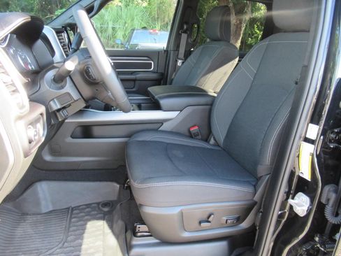 Used 2025 RAM 2500 Big Horn AWD/4WD image 18