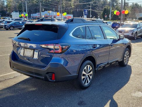 Used 2020 Subaru Outback Premium image 5