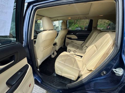 Used 2016 Toyota Highlander Limited Platinum AWD/4WD image 6
