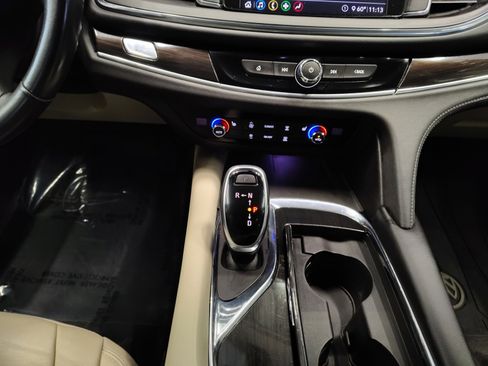 Used 2020 Buick Enclave Essence image 22