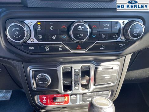 Used 2021 Jeep Gladiator Mojave w/ Cold Weather Group image 13