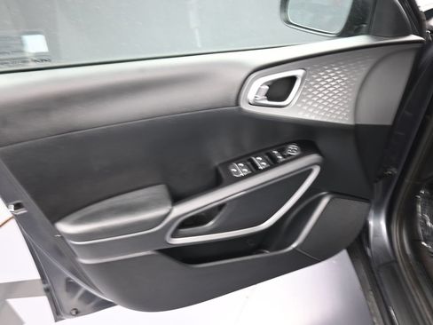 Used 2022 Kia Soul LX w/ Technology Package FWD image 13