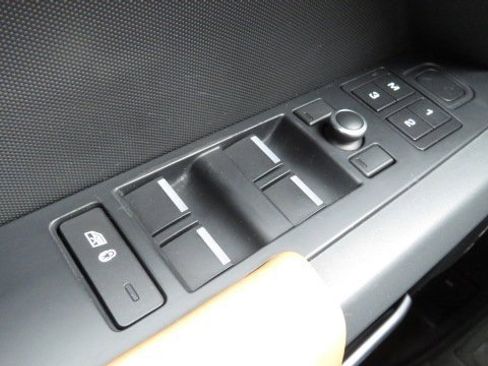 Used 2020 Land Rover Defender 110 X image 26