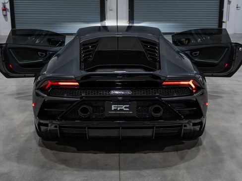 Used 2020 Lamborghini Huracan EVO image 35
