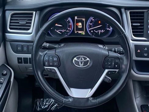 Used 2018 Toyota Highlander XLE image 13