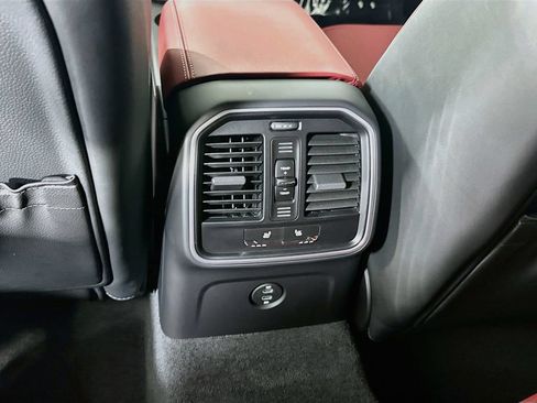 Certified 2026 Porsche Macan AWD/4WD image 26