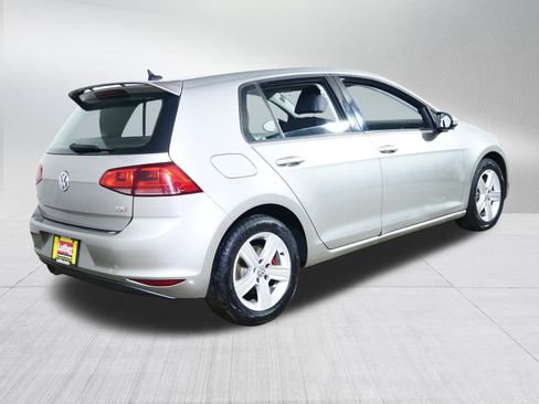 Used 2017 Volkswagen Golf S image 7