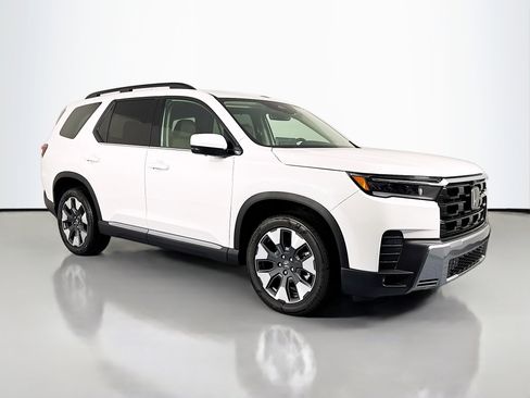 New 2026 Honda Pilot Touring image 3