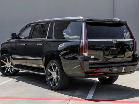 Used 2016 Cadillac Escalade ESV Luxury RWD image 12