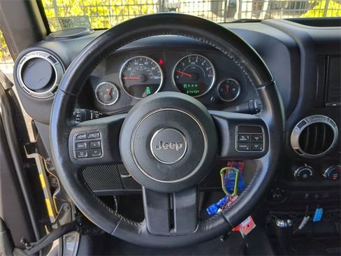 Used 2017 Jeep Wrangler Unlimited Sahara w/ Connectivity Group image 30