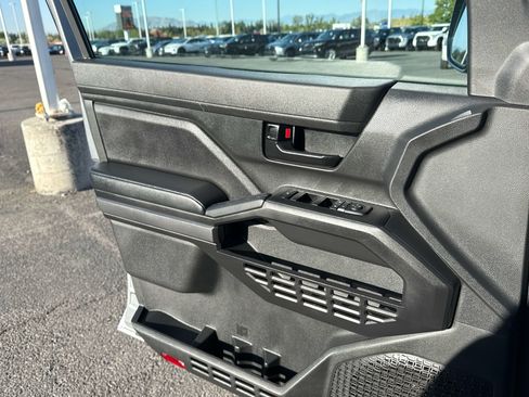 Used 2024 Toyota Tacoma SR5 AWD/4WD image 11