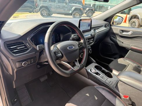Used 2025 Ford Escape ST-Line FWD image 10