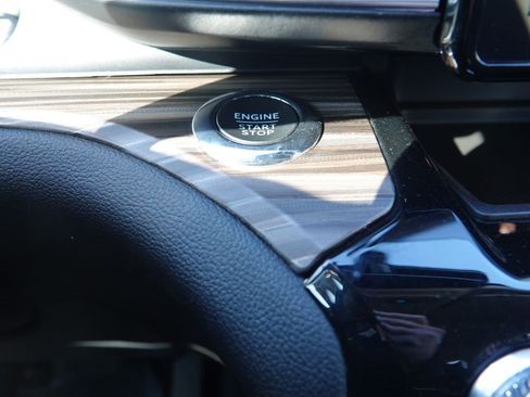 Used 2022 Ford Explorer Limited w/ Equipment Group 301A image 21