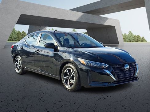 Used 2024 Nissan Sentra SV image 3