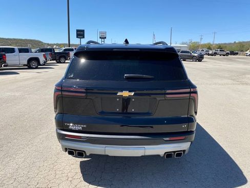 Used 2024 Chevrolet Traverse LT image 5