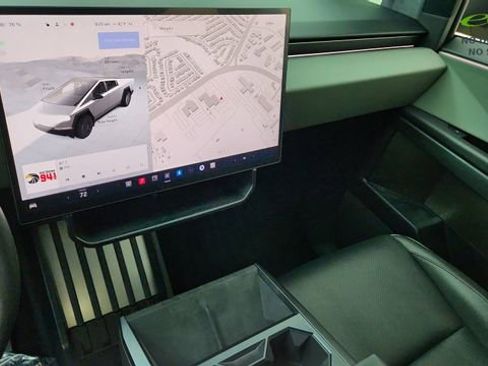 Used 2024 Tesla Cybertruck AWD Crew Cab image 39