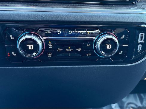 Used 2025 GMC Sierra 1500 Elevation image 16