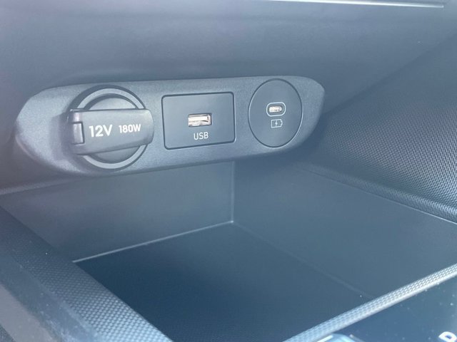 Used 2025 Hyundai Elantra Hybrid FWD image 13
