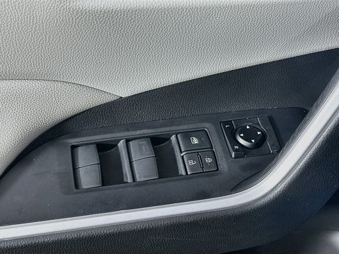 Used 2020 Toyota RAV4 XLE w/ Convenience Package FWD image 15