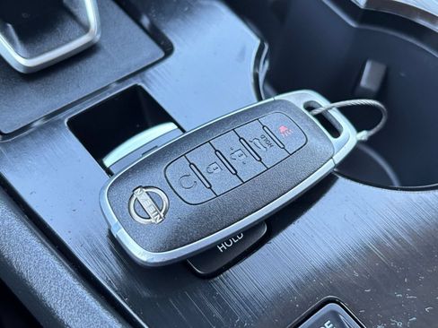 Used 2025 Nissan Rogue SV FWD image 21