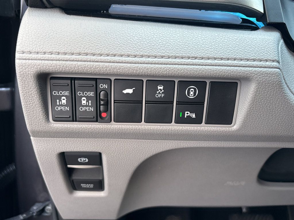 Used 2023 Honda Odyssey Touring image 18
