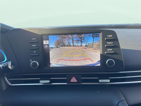 Certified 2026 Hyundai Elantra SE FWD image 16