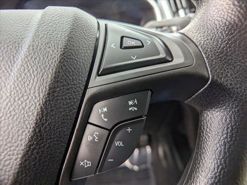 Used 2021 Ford Edge SE image 24