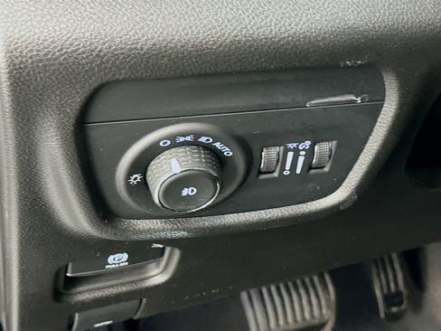 Used 2024 Jeep Grand Cherokee L Limited w/ Luxury Tech Group II image 17