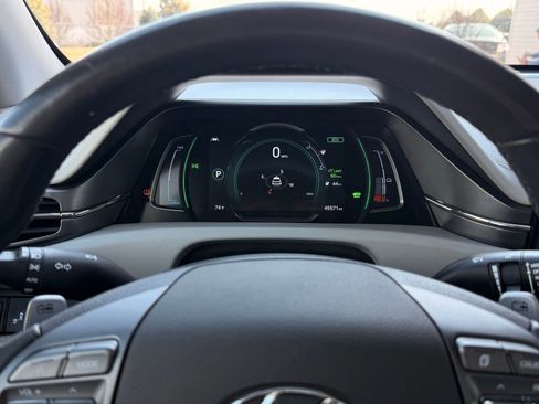 Used 2020 Hyundai Ioniq Limited image 17