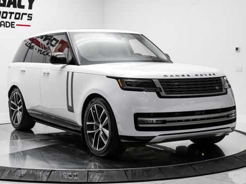 Used 2024 Land Rover Range Rover SE AWD/4WD image 5