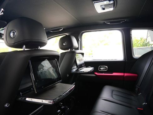 Used 2026 Rolls-Royce Cullinan AWD/4WD image 28