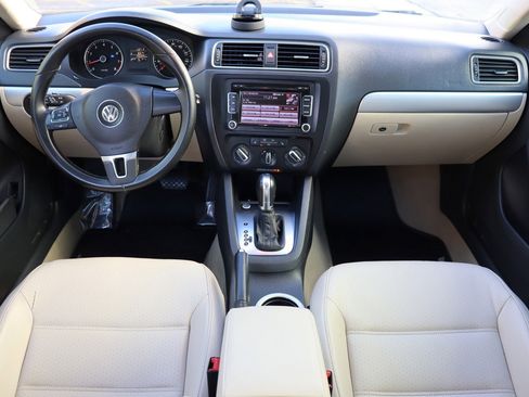 Used 2014 Volkswagen Jetta SE image 9