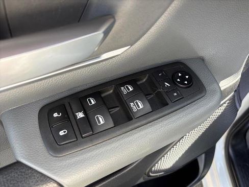 Used 2021 RAM 1500 4x4 Crew Cab image 21