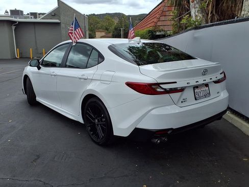 Used 2026 Toyota Camry SE AWD/4WD image 5