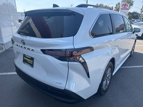 Certified 2026 Toyota Sienna XLE FWD image 7