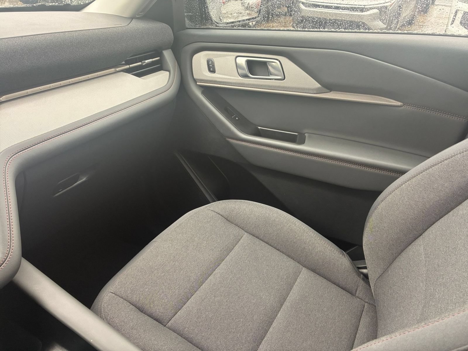 Used 2026 Ford Explorer Active AWD/4WD image 30