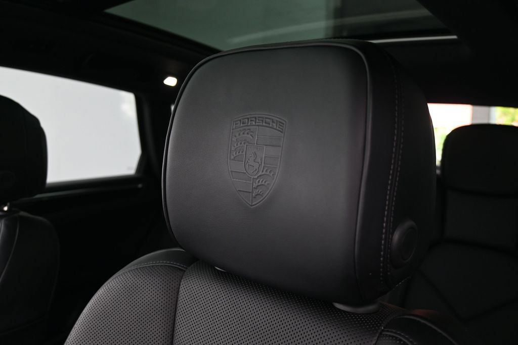 Certified 2024 Porsche Macan Turbo AWD/4WD image 17