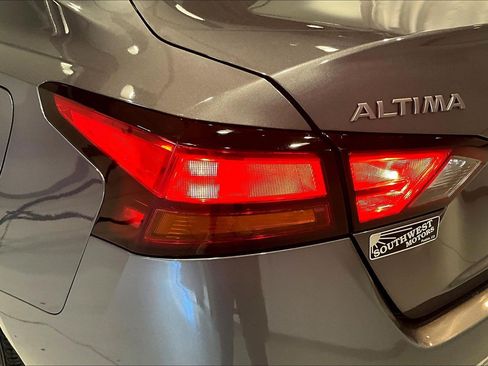 Used 2025 Nissan Altima 2.5 SV FWD image 23