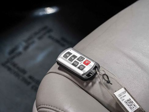 Certified 2020 Toyota Sienna XLE w/ XLE Navigation Package FWD image 29