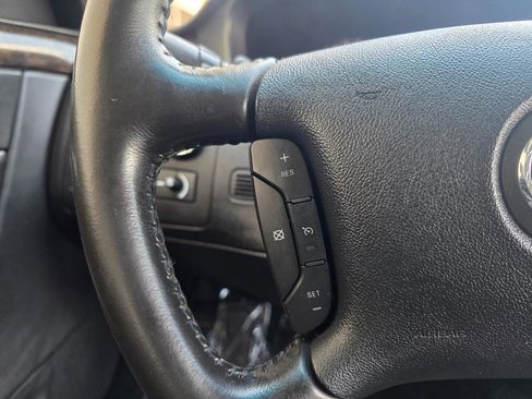 Used 2011 Cadillac DTS FWD image 17