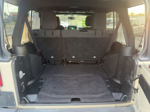 Used 2018 Jeep Wrangler Unlimited Sport S image 11