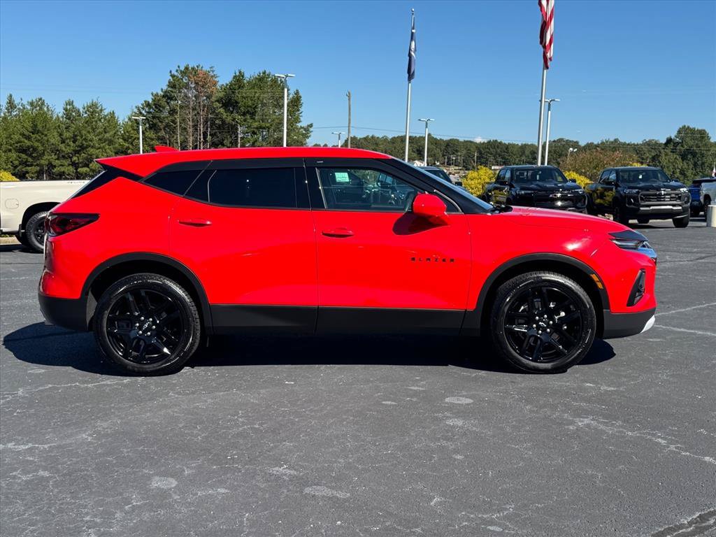 Used 2021 Chevrolet Blazer LT w/ LPO, Black Accent Package FWD image 2
