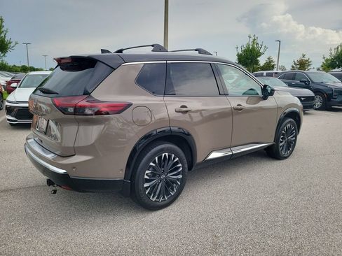 Used 2025 Nissan Rogue Platinum w/ Platinum Premium Package FWD image 2