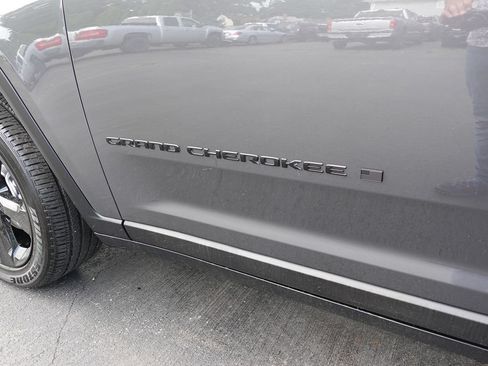 Used 2024 Jeep Grand Cherokee Altitude AWD/4WD image 13