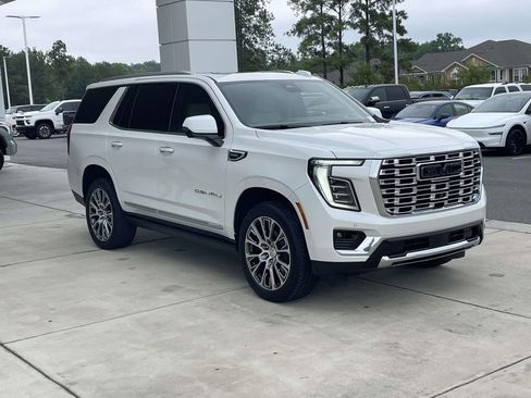 Used 2025 GMC Yukon Denali w/ Denali Reserve Package RWD image 4