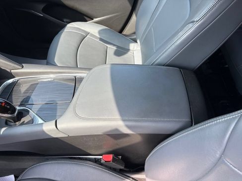 Used 2019 Buick Enclave Essence AWD/4WD image 26