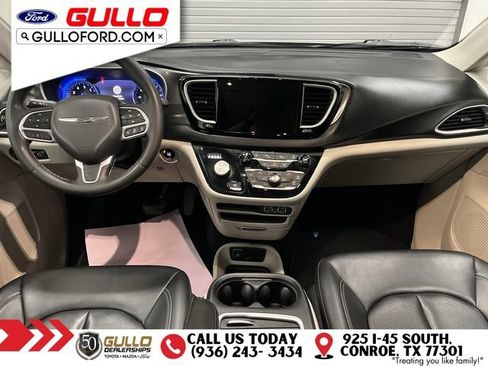 Used 2023 Chrysler Pacifica Touring-L FWD image 12