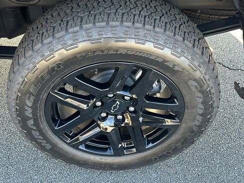Used 2025 Chevrolet Silverado 1500 Custom w/ Turbomax Blackout Package image 14